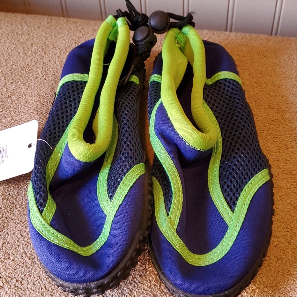 NWT Gold Toe Boys water shoes size 1 navy lime - Picture 2 of 4